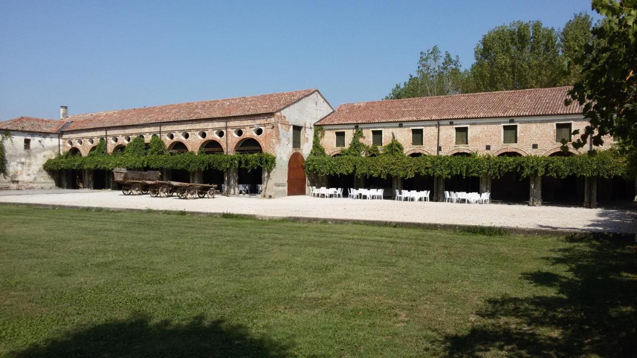 לינה וארוחת בוקר Campo San Martino Tenuta Le Risare מראה חיצוני תמונה
